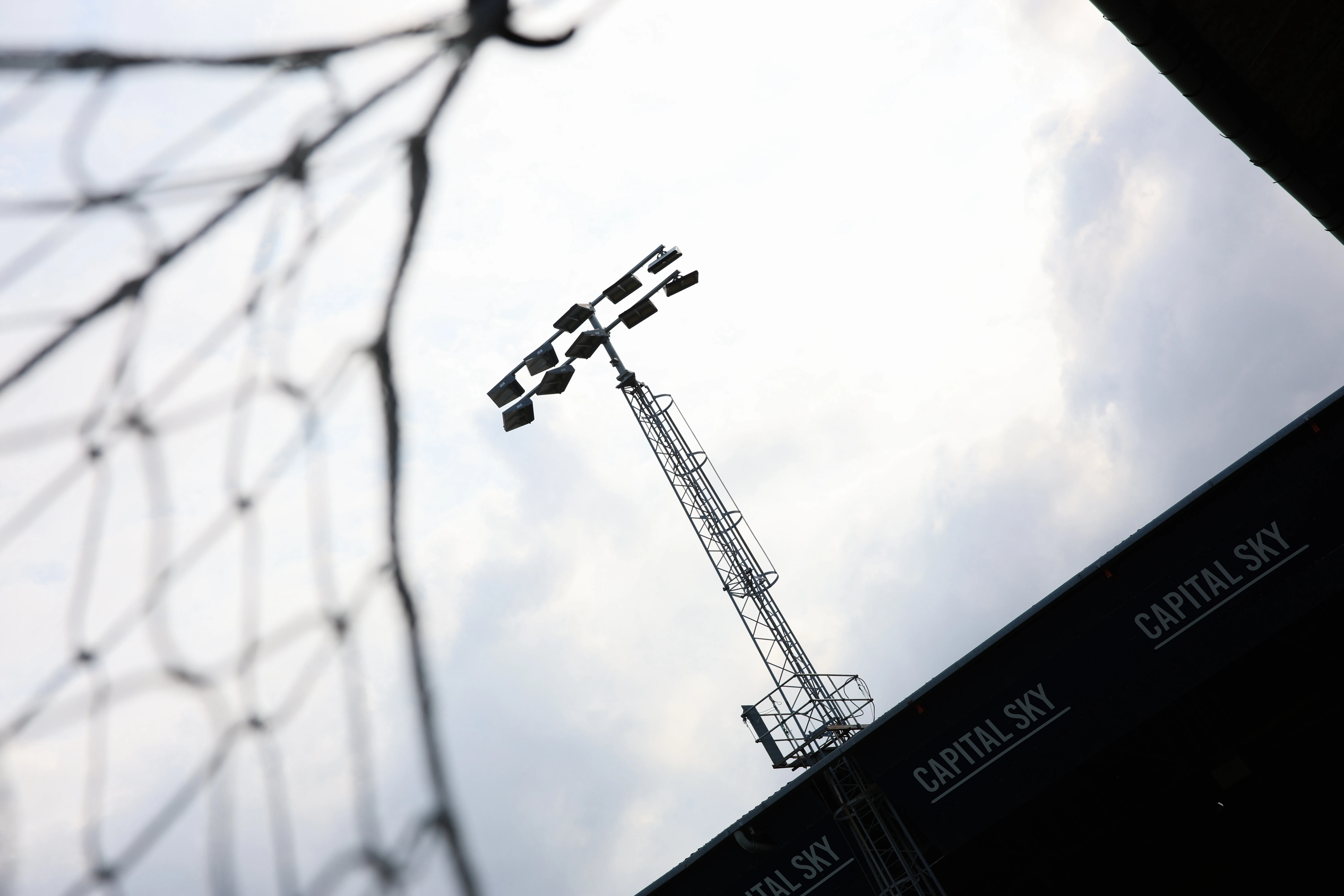 A Kenilworth Road floodlight