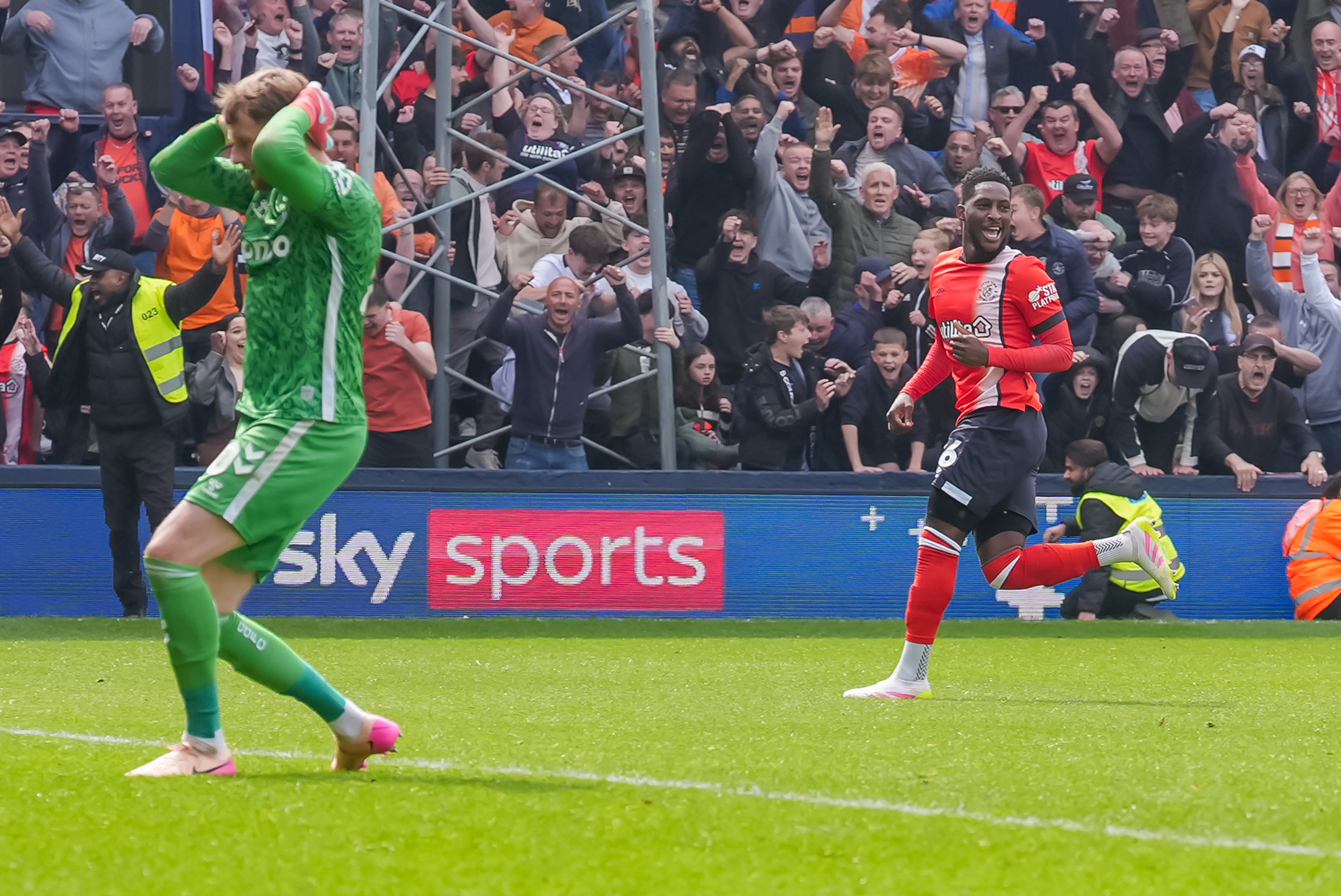 PMI Luton v Coventry 26APR25 0090 Image