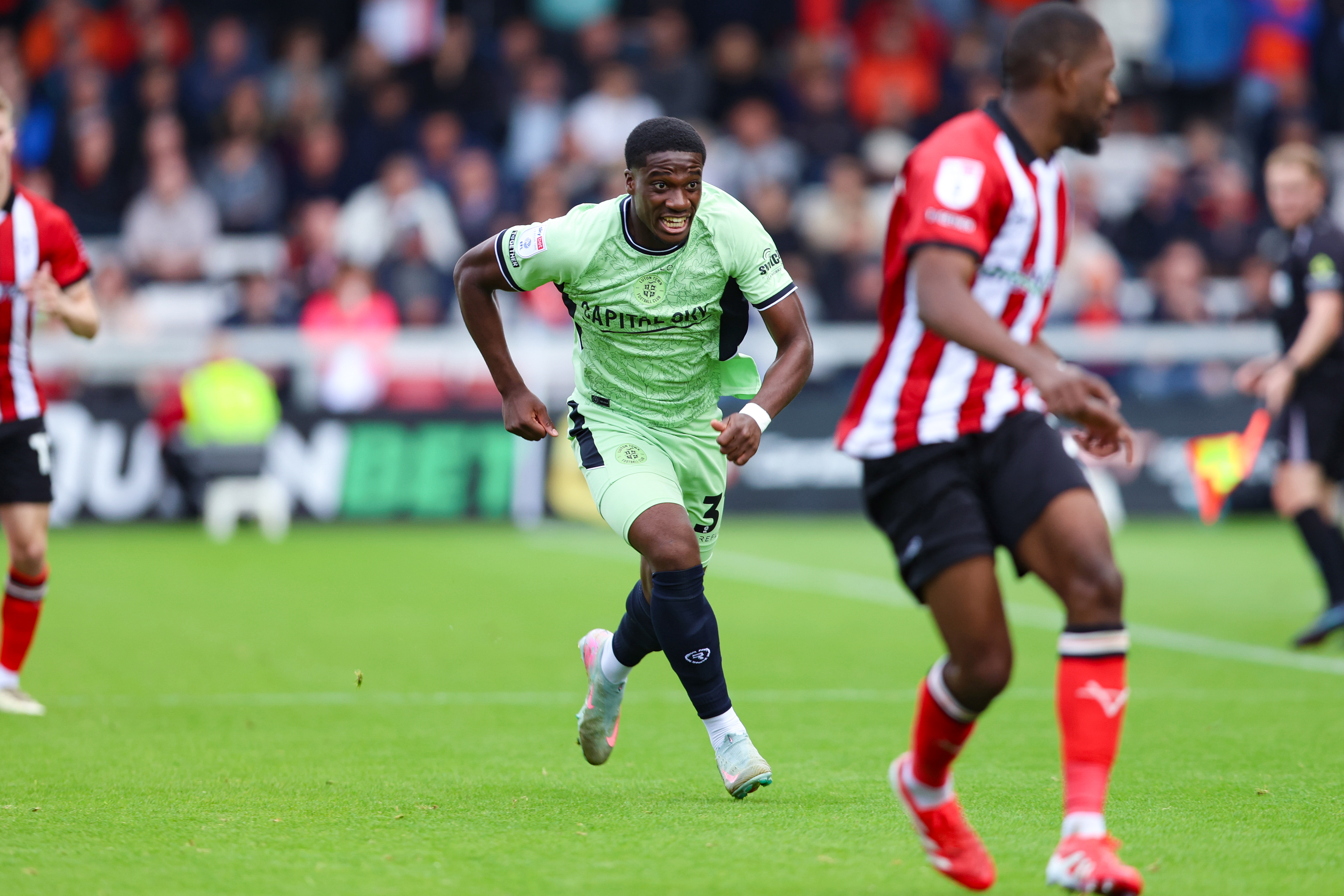 GD Lincoln v Luton 20SEP25 006 Image