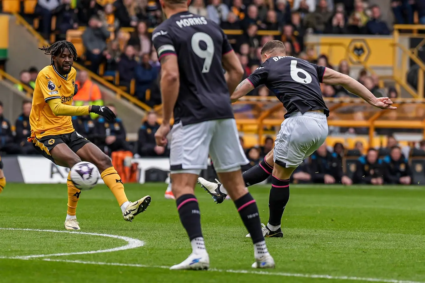 ltfc_wolves_v_luton_27apr24_031.jpg