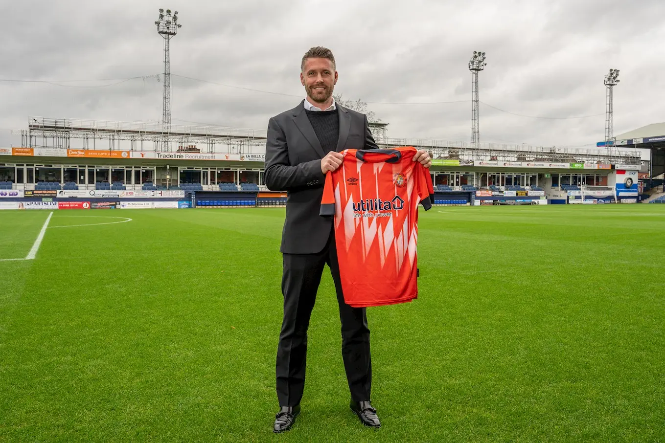 pmi_luton_town_new_manager_17nov22_rob_edwards_0005.jpg