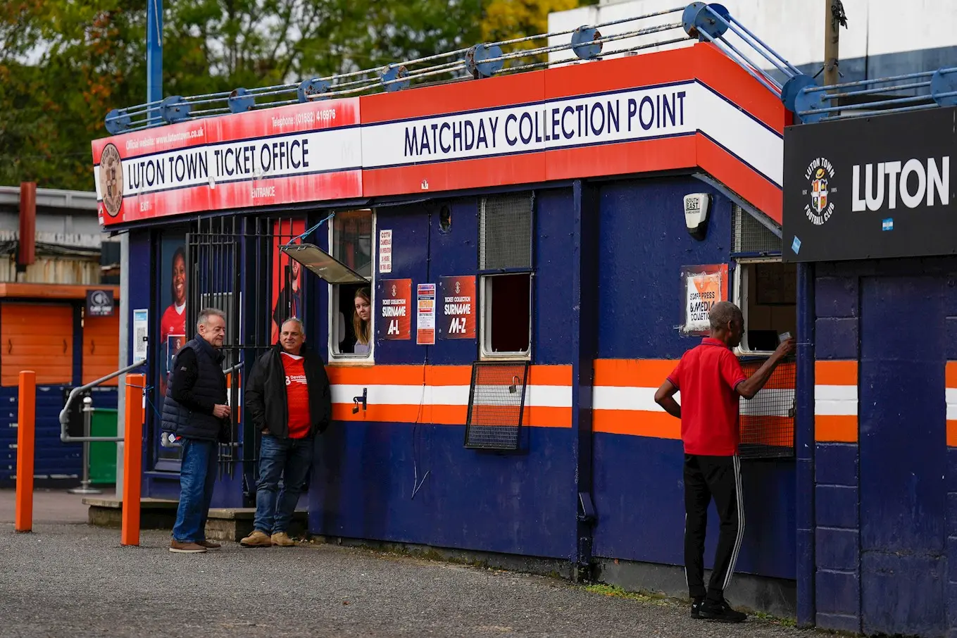pmi_luton_v_qpr_15oct22_0660.jpg