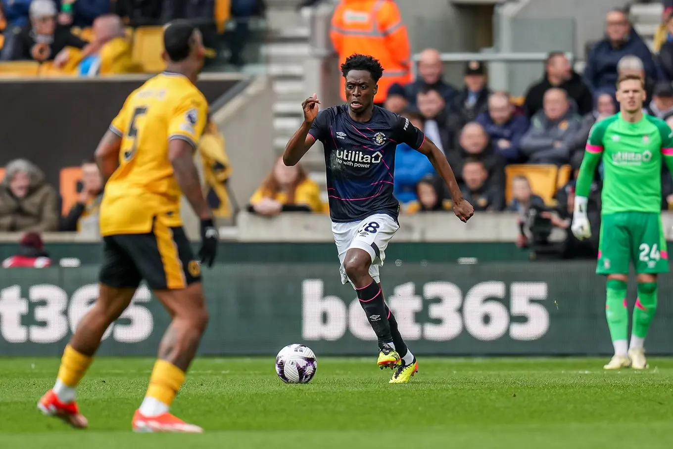 ltfc_wolves_v_luton_27apr24_037.jpg