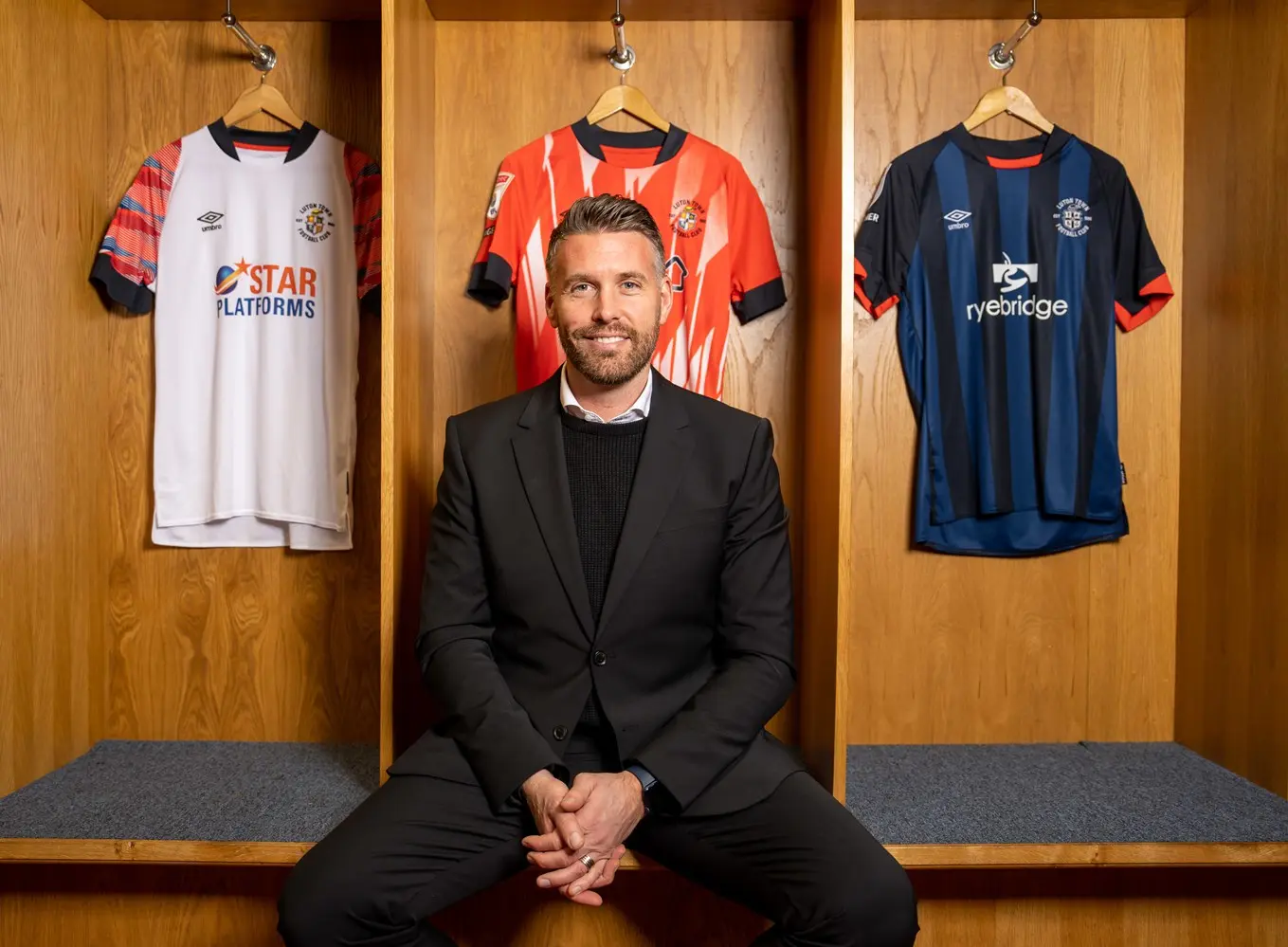 pmi_luton_town_new_manager_17nov22_rob_edwards_0029.jpg