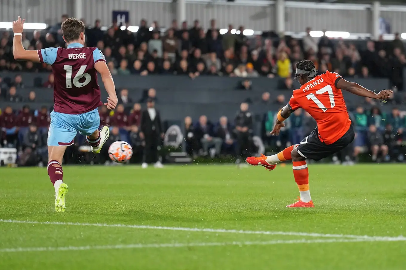 ltfc_luton_v_burnley_03oct23_0023.jpg