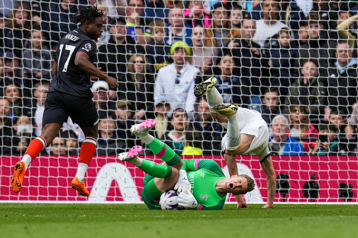 ltfc_tottenham_v_luton_30mar24_019.jpg