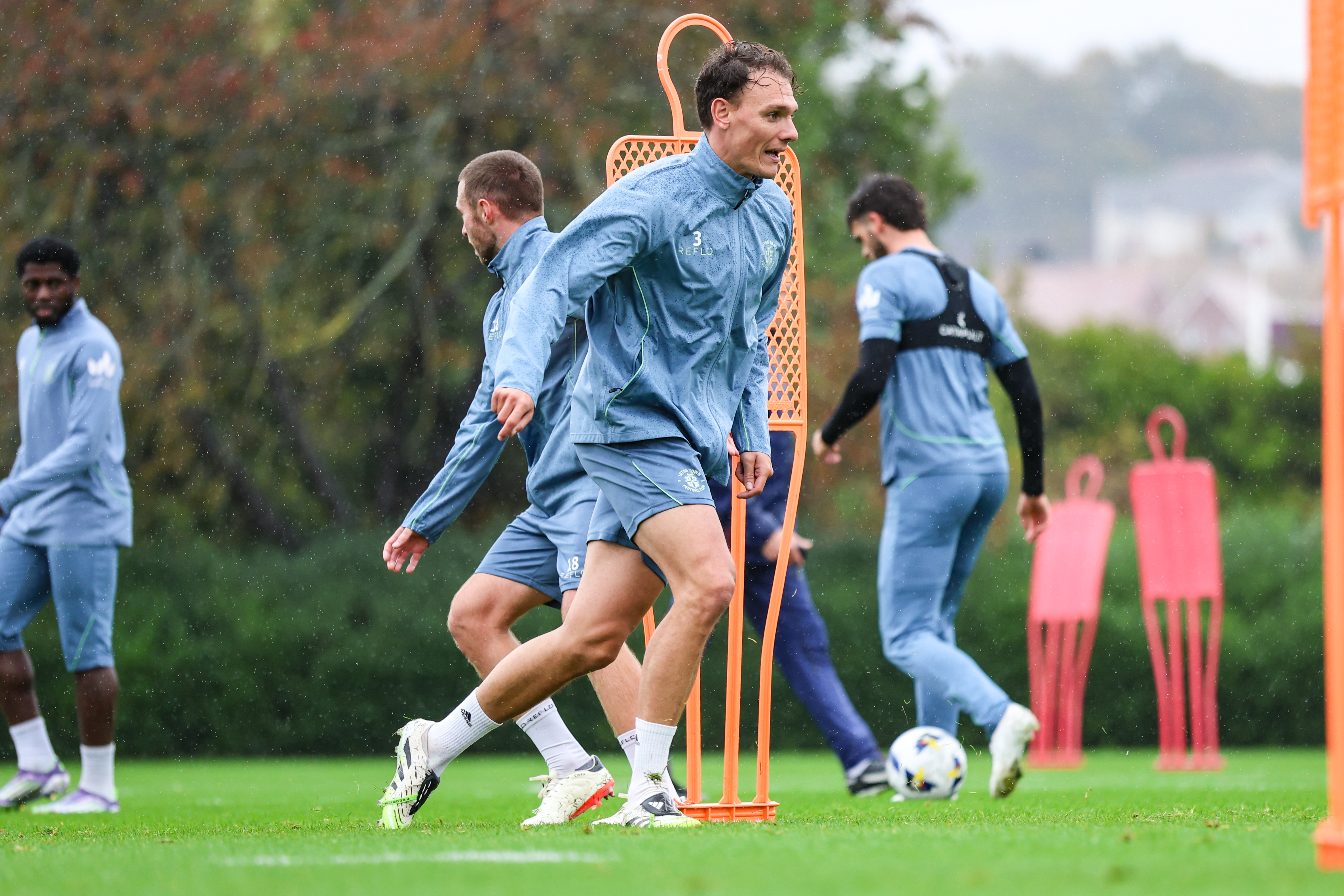 GD Luton Pre Stevenage Training 119 Image