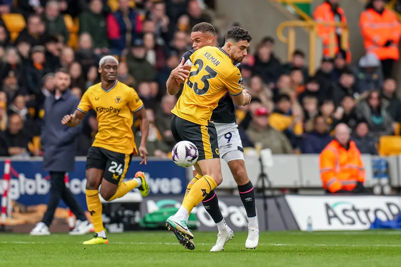 ltfc_wolves_v_luton_27apr24_036.jpg