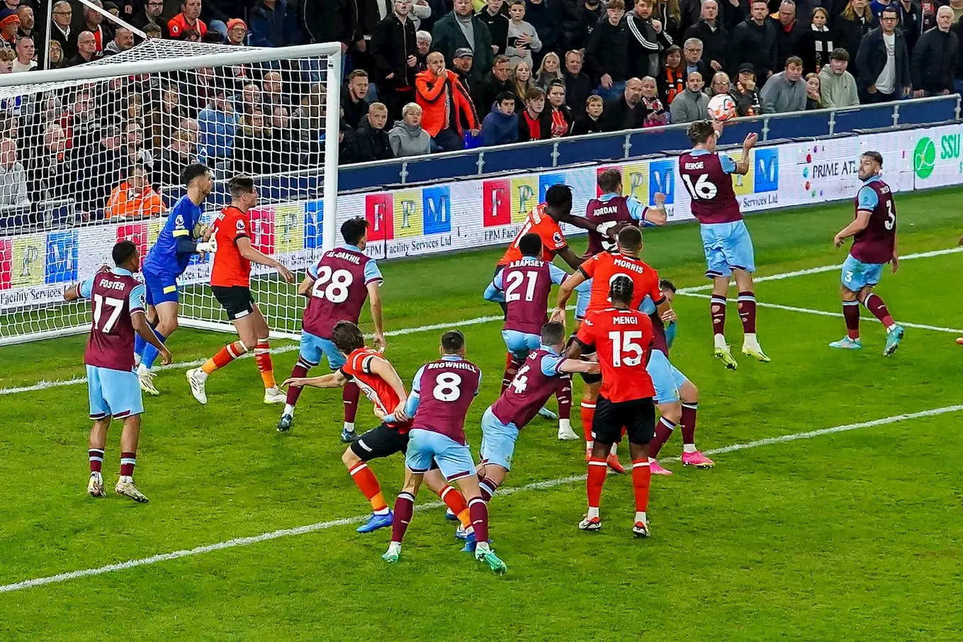 ltfc_luton_v_burnley_03oct23_0039.jpg