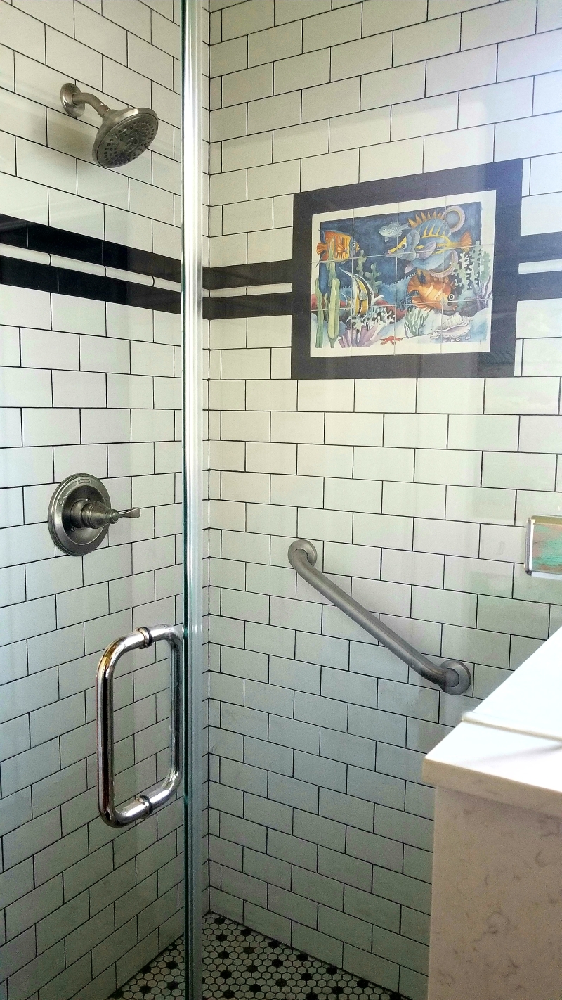 Shower with a decorative finish in the second private bathroom