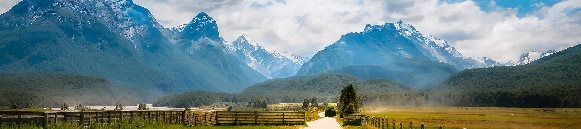 Glenorchy in Neuseeland mit Bergen im Hintergrund