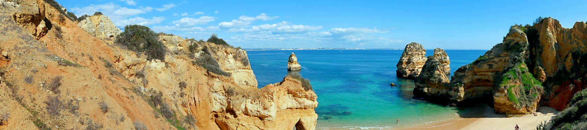 Blick auf Lagos, Portugal, eine malerische Stadt an der Algarveküste.