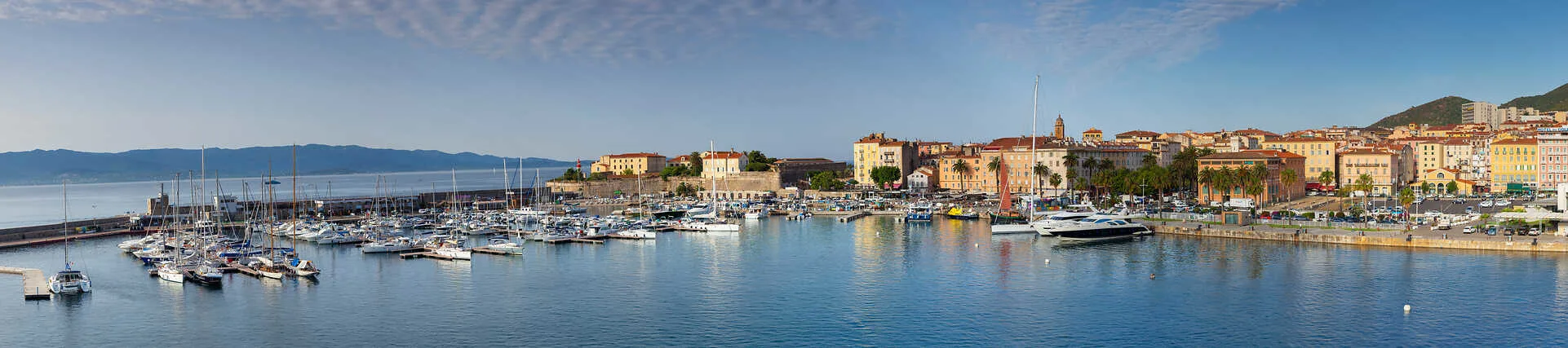 Hafen von Ajaccio auf der Insel Korsika - Panoramabild