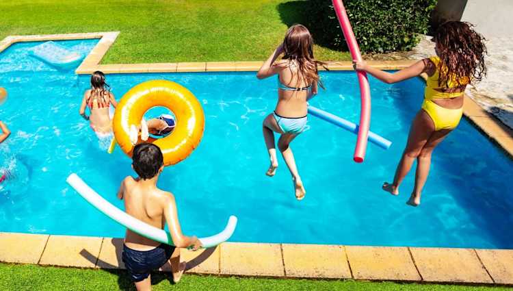 8 Ways to Handle Being the New Kid After a Move