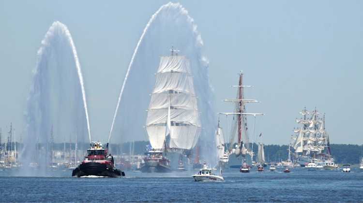 explore Hampton Roads, Virginia and enjoy ships, parades, air shows, museums, and more!