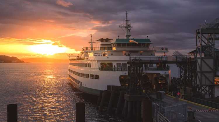 Bainbridge Ferry from Seattle is a great way for military families to enjoy a sunny summer day in Seattle