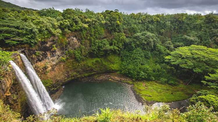 Hike to beautiful waterfalls and swimming holes, if you're looking for amazing things for military families to do in Hawaii