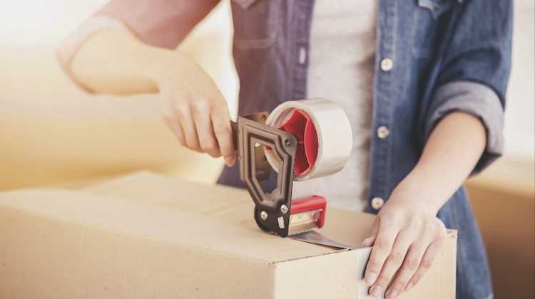 Packing - Taping up Box