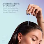 Frau trägt Haarserum mit Pipette auf; Text: „Dichteres Haar in 8 Wochen“