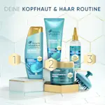 Head & Shoulders Derma X Pro Pflegeprodukte sind in der Reihenfolge 1 bis 3 angeordnet. Die türkis-goldene Verpackung vermittelt einen modernen, eleganten Look.