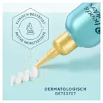 Das Bild zeigt ein kosmetisches Produkt mit klinisch bestätigten Wirkstoffen, dermatologisch getestet, mit einem Tropfen des Produkts.