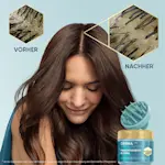 Eine Frau mit glänzend braunem Haar lächelt und zeigt das Behandlungsergebnis. Zusatzbilder zeigen Haaransatz-Nahaufnahmen vorher („Vorher“) und nachher („Nachher“). Unten sieht man den blauen Massager und das Jar Dermax Pro Moisture Ritual.