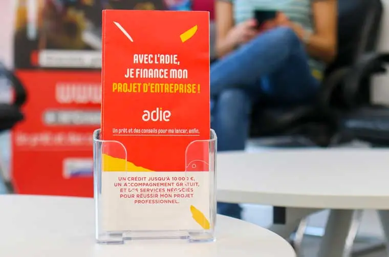 Flyer Adie : "Avec l'Adie, je finance mon projet d'entreprise !"