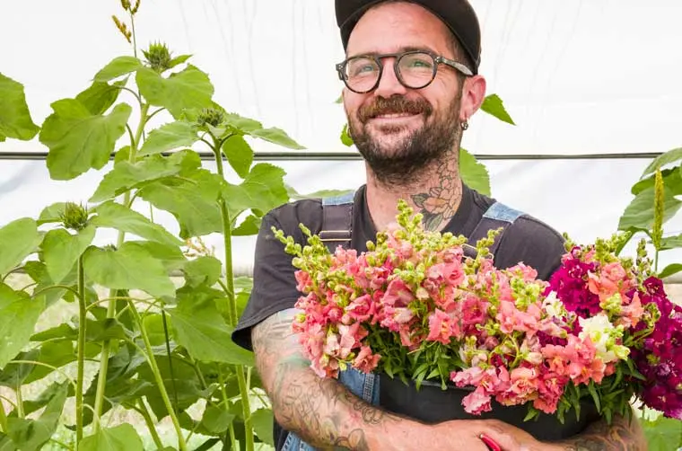 Photo d'un entrepreneur éco-responsable, financé et accompagné par l'Adie en Occitanie