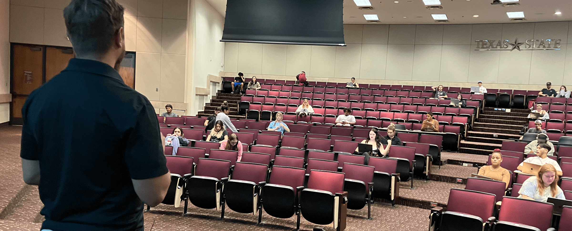 lecture_stage_view_smallerfile-1675208965.png