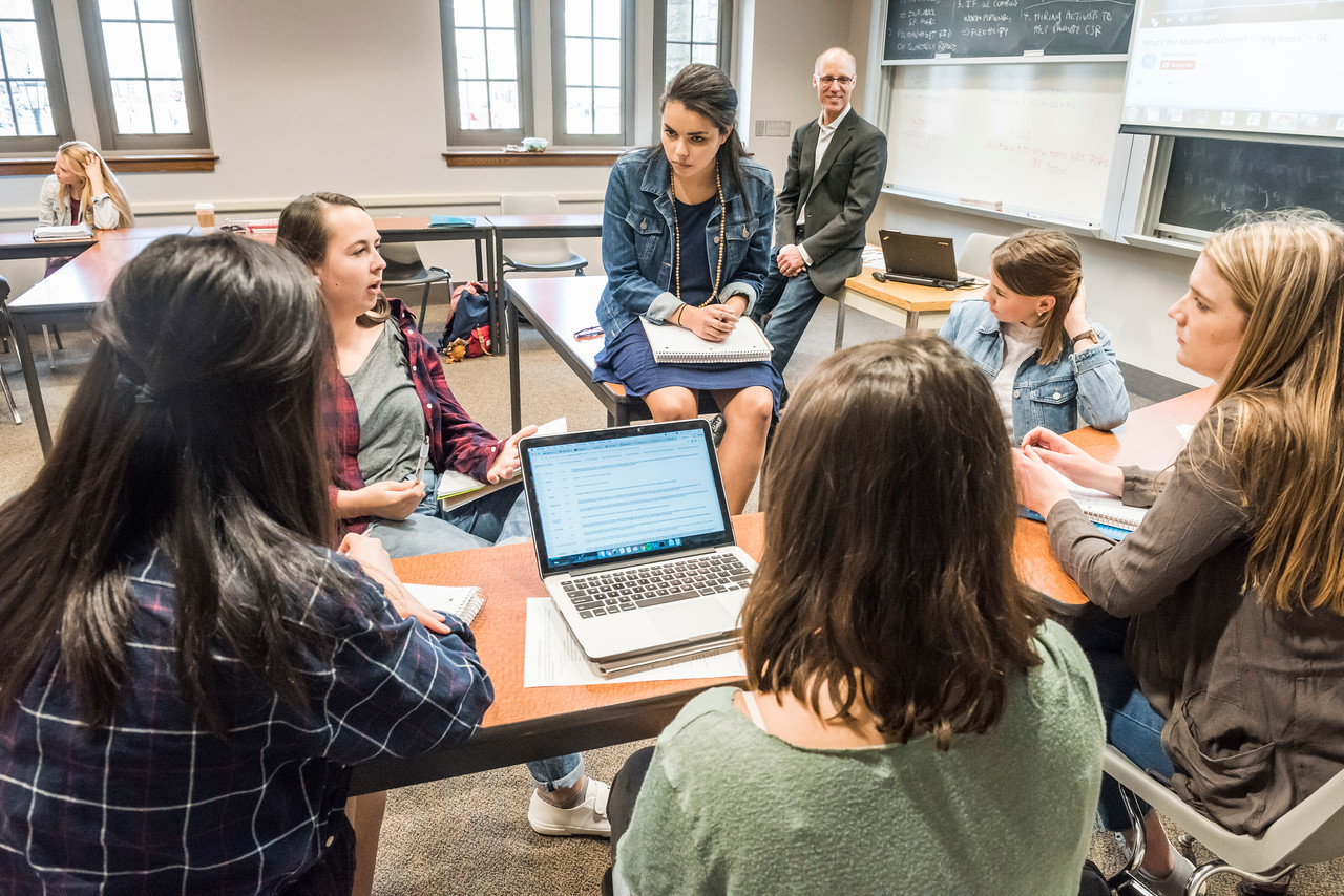 Student discussion at Boston College. Source: Len Evenchik