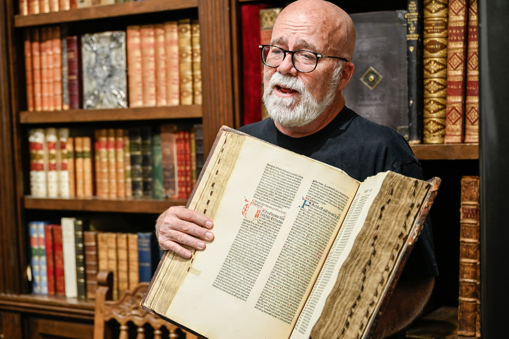 Reid Moon of Moon's Rare Books in Provo, Utah, talks about original sources with participants in the Constitutional Literacy Institute. Photo by Hank McIntire of UVU's Center for Constitutional Studies.