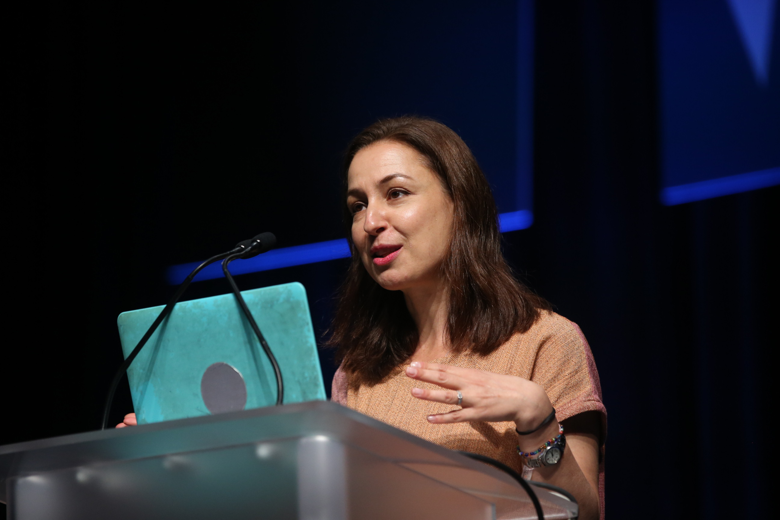 Manoush Zomorodi speaks at ISTE 2019. (Credit: ISTE)