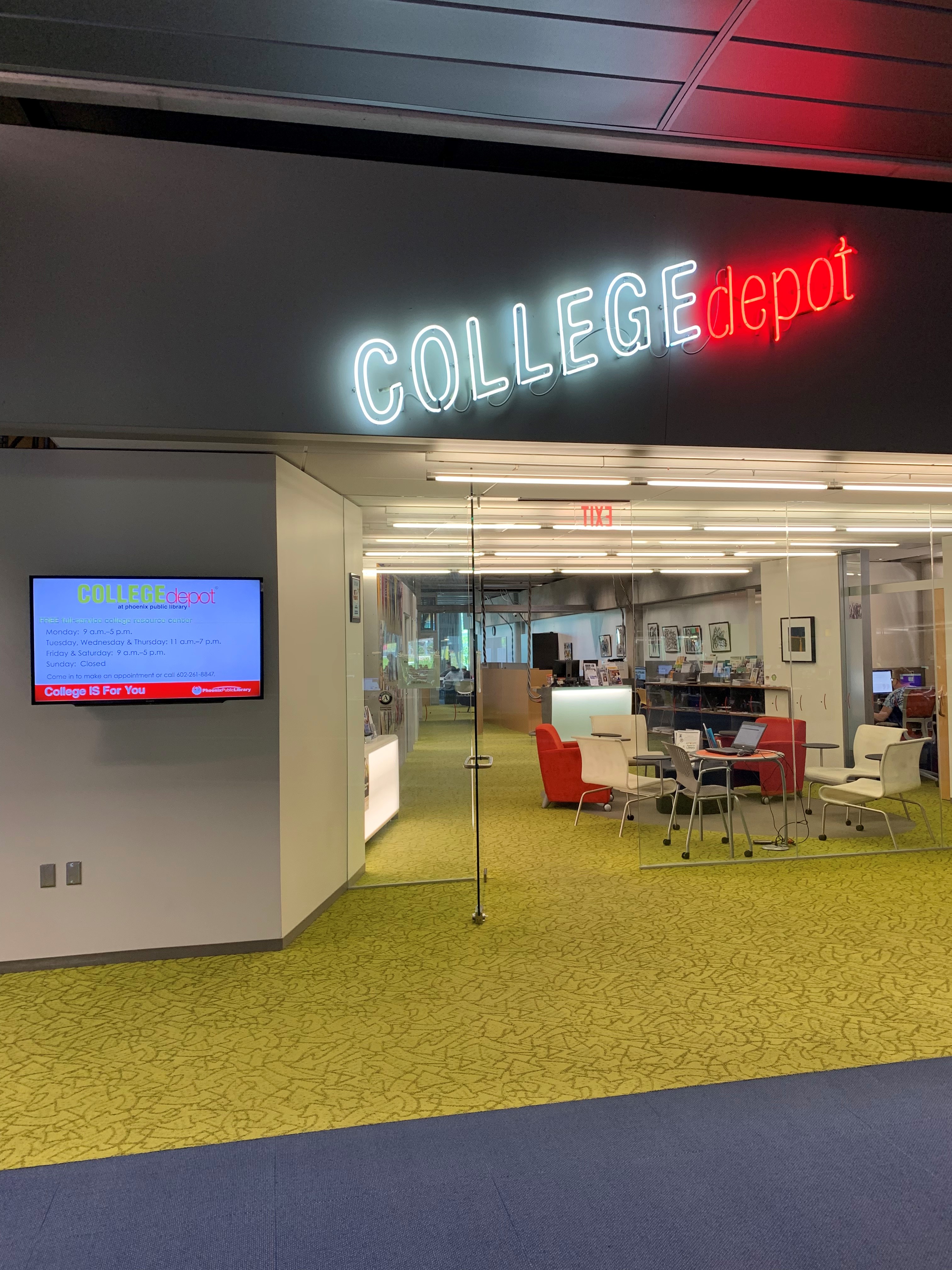 College Depot in Phoenix / Courtesy of College Depot
