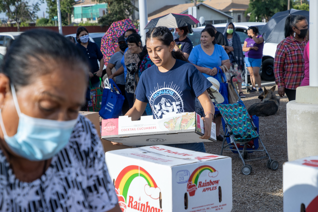 Princesa giving away food