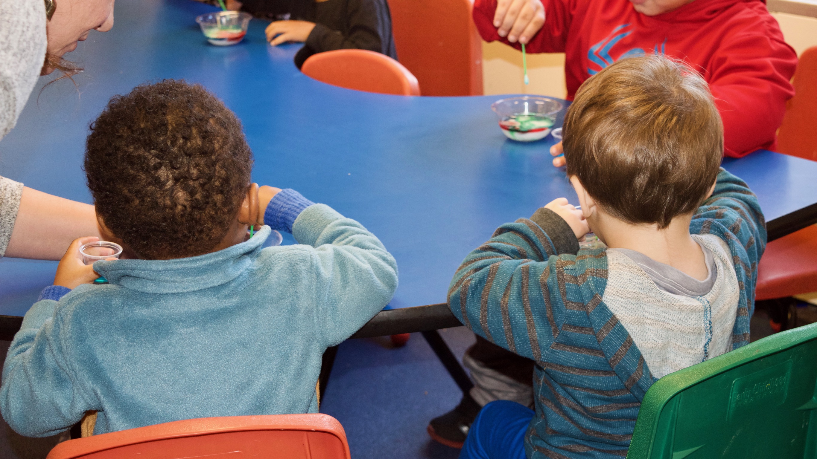 Children participate in a science experiment in Classroom B. (Emily Tate / EdSurge)