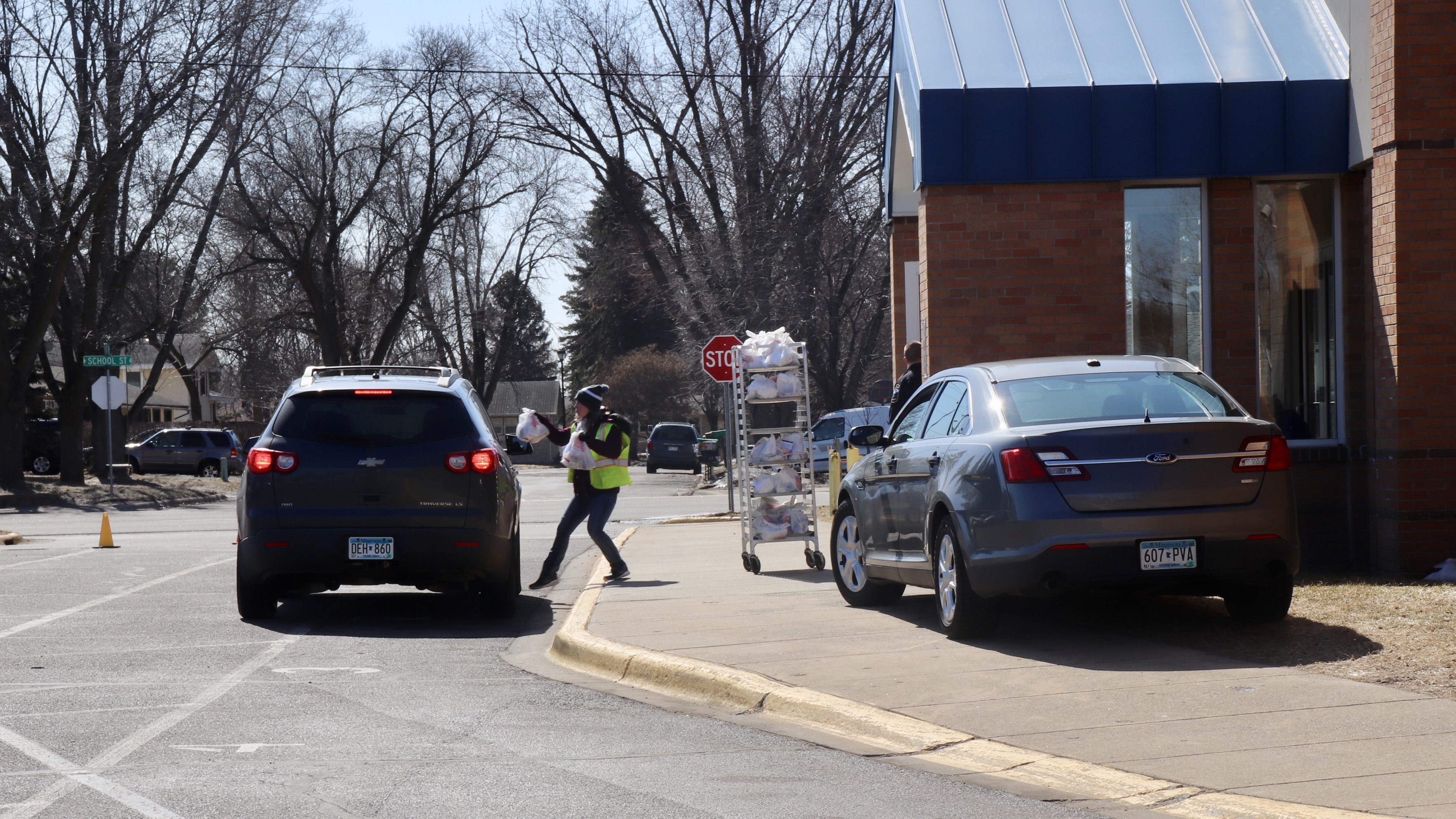 A car pulls up to receive a sack breakfast and lunch from staff at ISD 728 in Minnesota. (Credit: ISD 728)