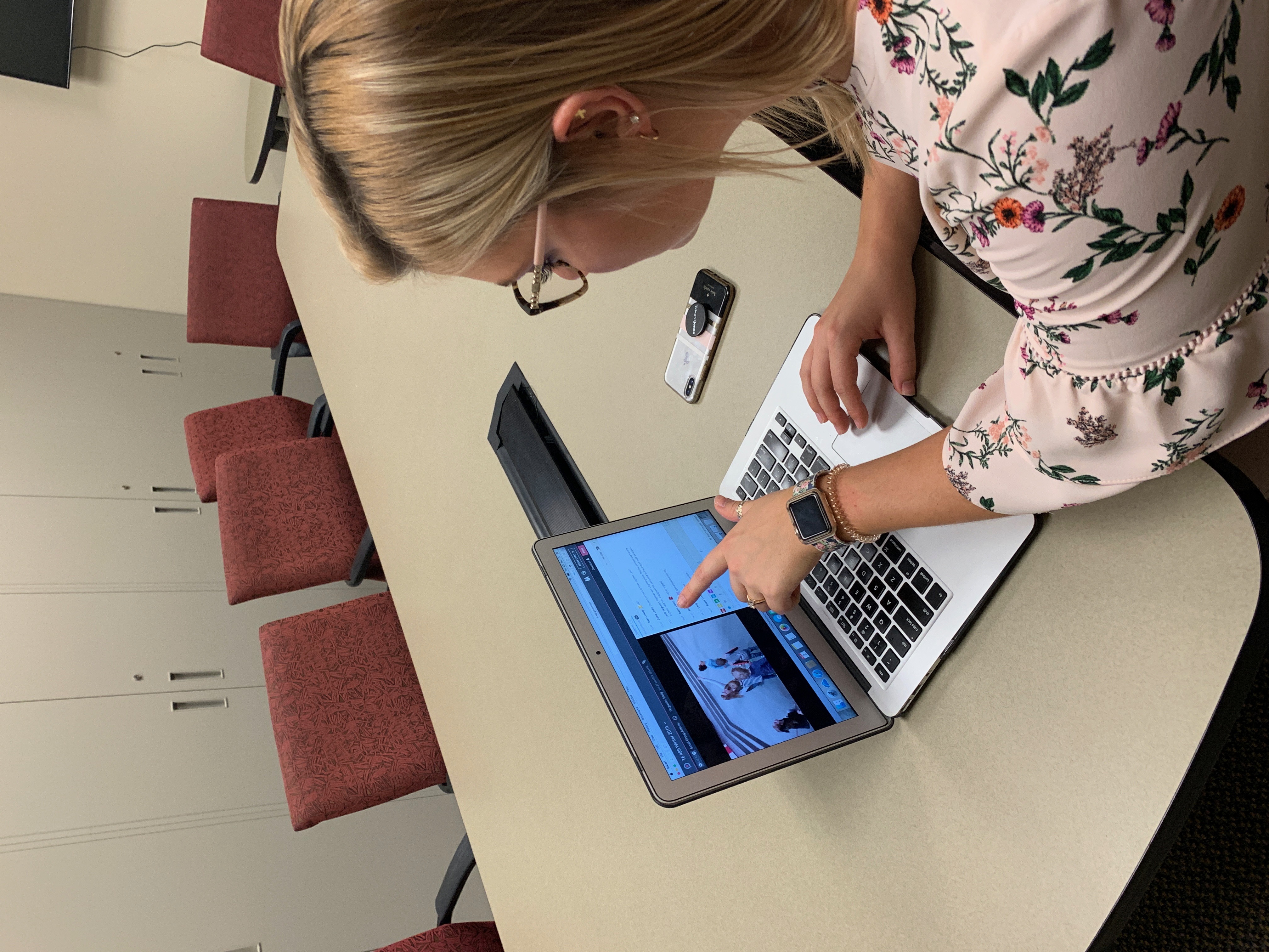 Student teacher Emily Ferguson reviewing video feedback on GoReact (Image Credit: Debra Lively)