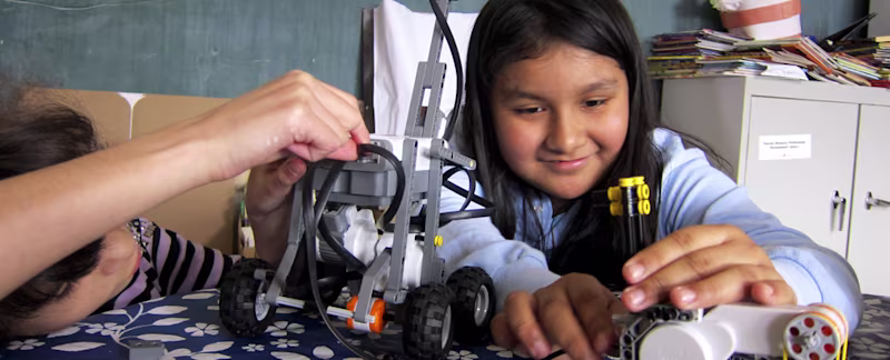 Building Inclusive Hackerspaces for Immigrant Communities