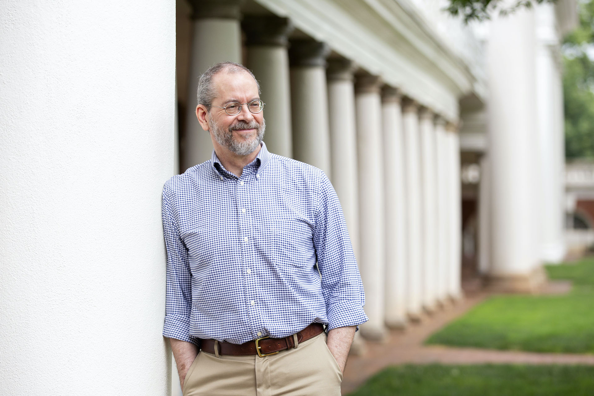 Todd Burks teaches students to navigate the University of Virginia library. Photo by Ryan Kelly for EdSurge.