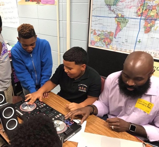 Dr. Washington mentoring students using beat making equipment. (Credit: Michelle Pinnex)
