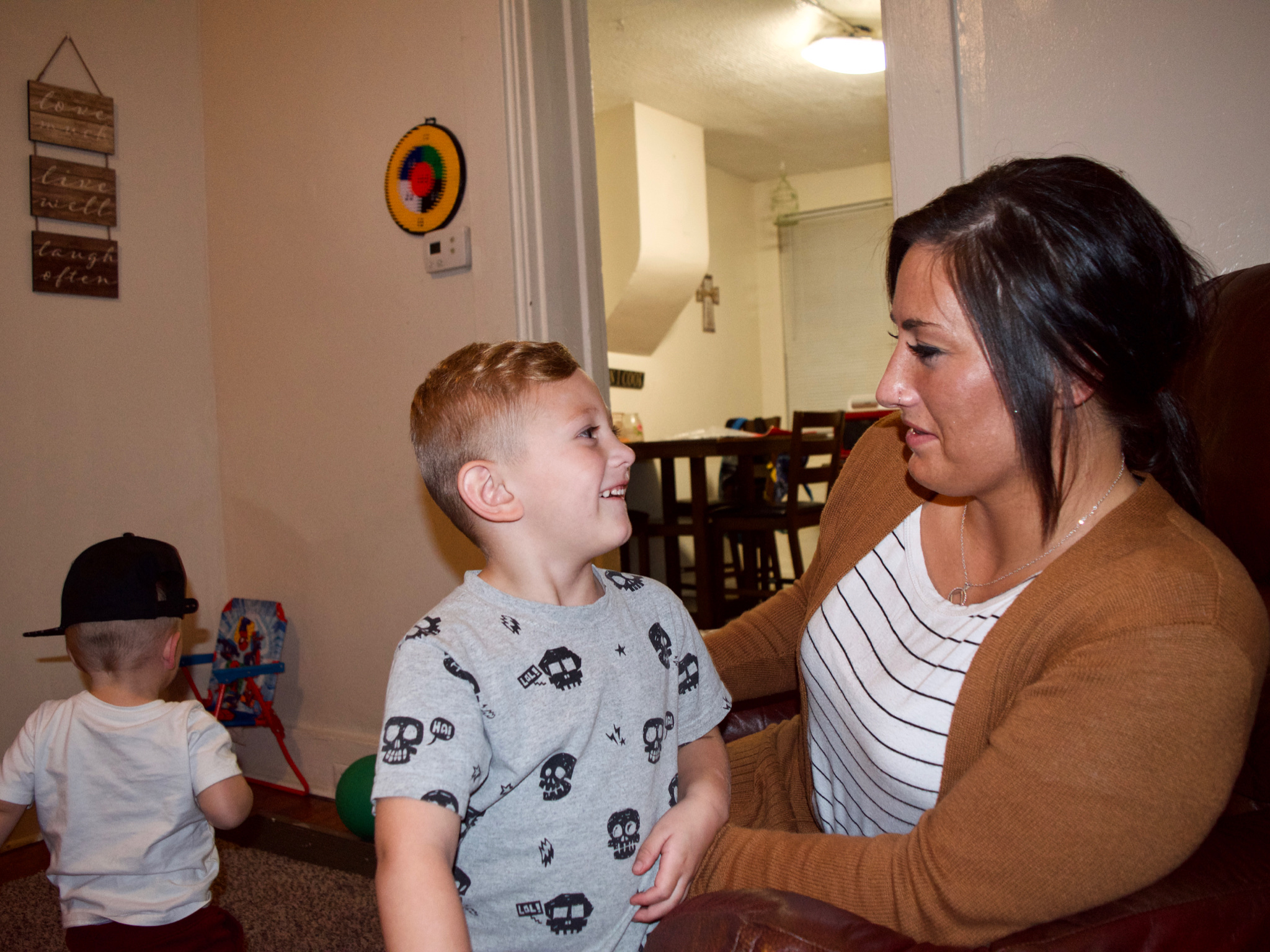 Alexa Bihner with sons River, left, and Ryder, center, in their home. (Emily Tate / EdSurge)