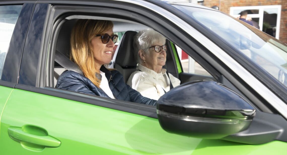 Two-women-in-car