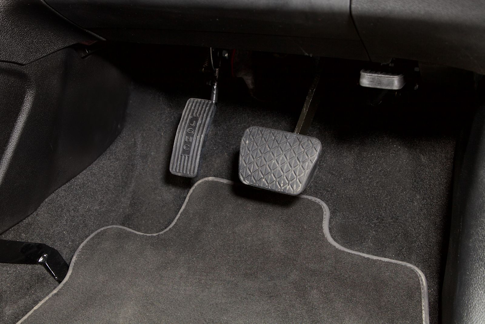 Left foot accelerator adaptation