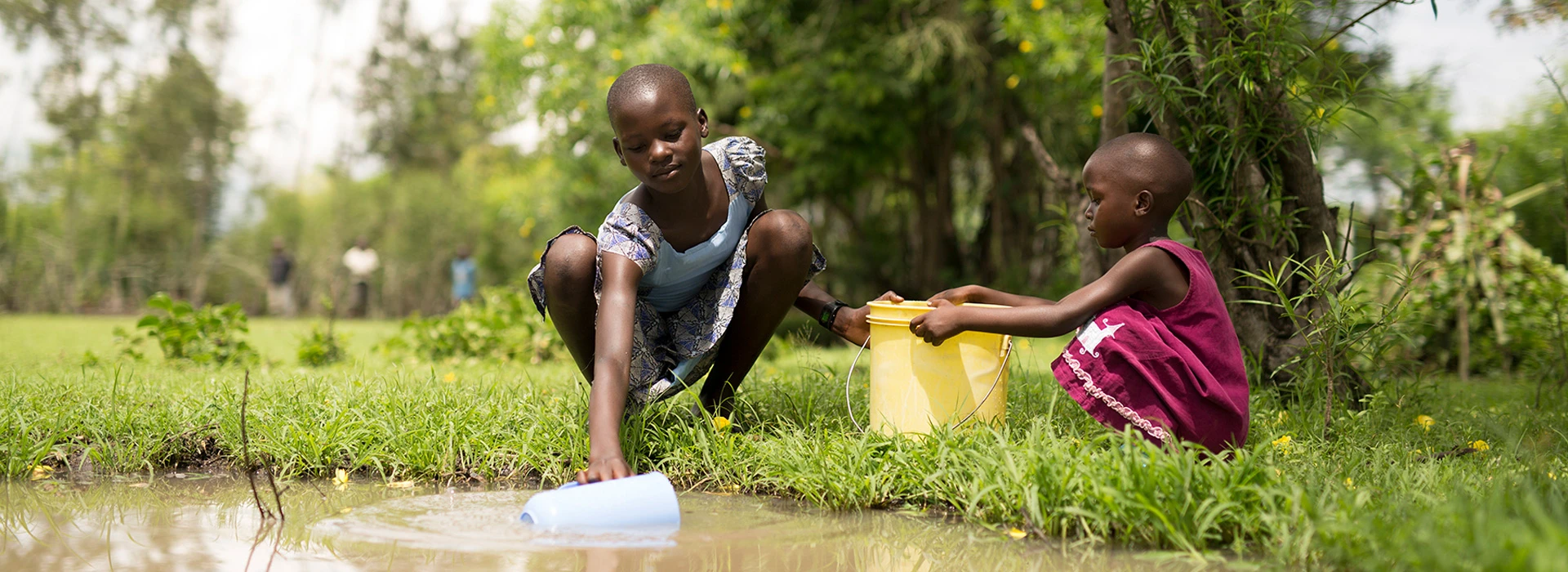 Au Ghana, les habitants boivent de l'eau en sachet