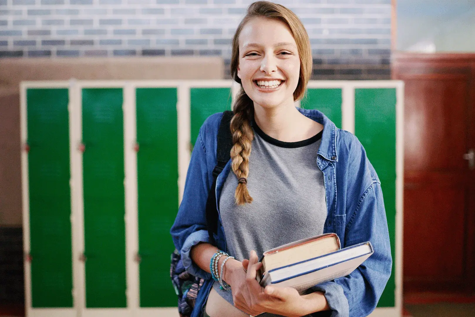 Foto: eine Schülerin die ein Auslandsjahr macht, lächelt in die Kamera