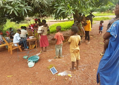 Les mesures de prévention COVID-19 ont été respectées lors de la campagne de vaccination contre la rougeole. ©OMS, 2020.