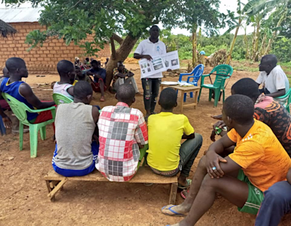 An awareness-raising session on explosive devices risks in Koui © Handicap International, Ouham-Pendé Prefecture, CAR.