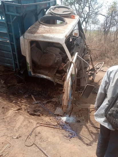 Un camion transportant du matériel d'une agence des Nations unies a sauté sur un engin explosif à Ngoutere en mars, faisant 2 morts. © Anour Gourna, Ngoutere, Préfecture de l'Ouham-Pendé, RCA, 2022.
