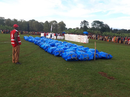 Red Cross volunteers prepare to distribute Shelter and Non-Food Items to people in need. Photo: IOM 2019