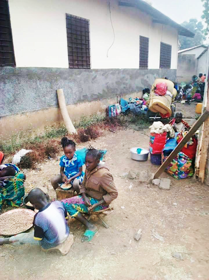 Des déplacés dans l'enceinte de la paroisse catholique, Bossangoa ©Abbé Hillaire Penendji, Bossangoa, Préfecture de l'Ouham, RCA, février 2021